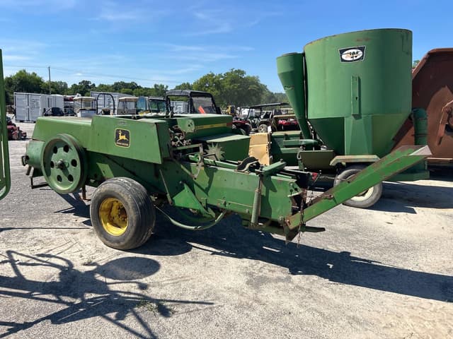 Image of John Deere 336 equipment image 3