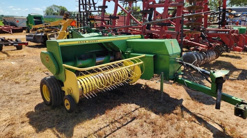 John Deere 336 Equipment Image0