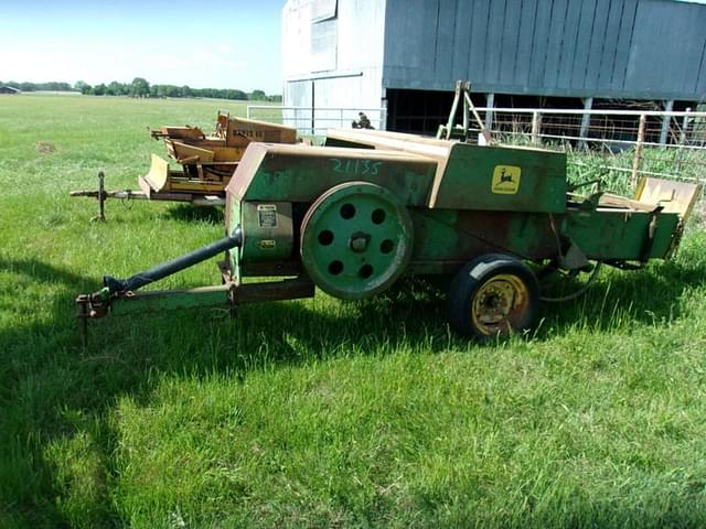 Image of John Deere 336 equipment image 1