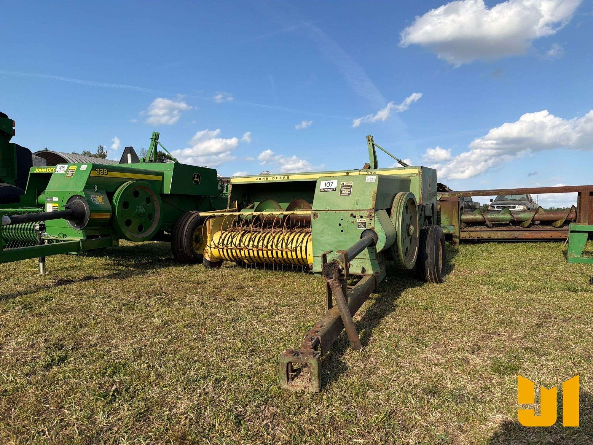 John Deere 336 Equipment Image0