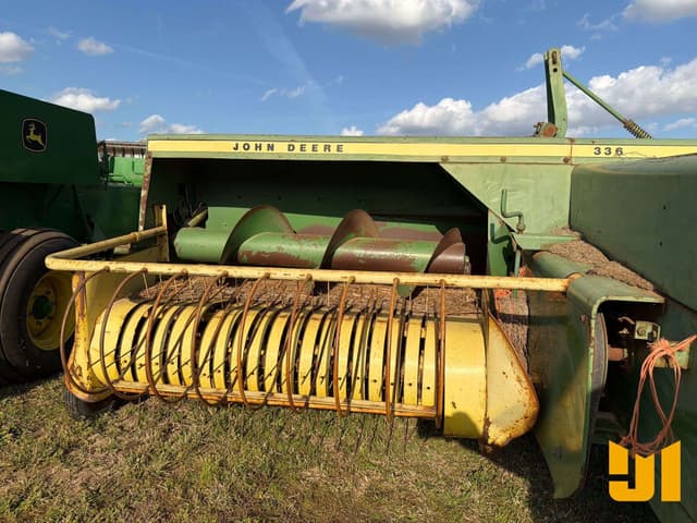 Image of John Deere 336 equipment image 4