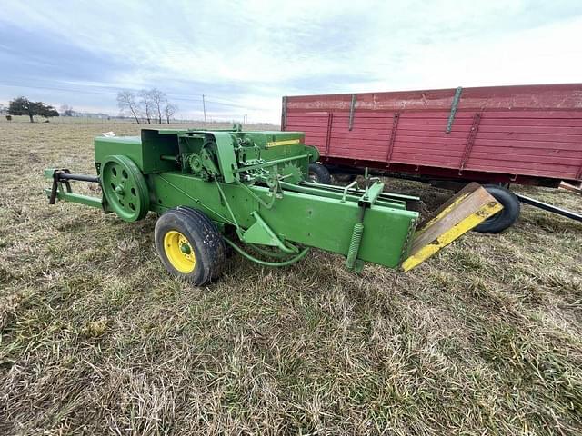 Image of John Deere 336 equipment image 4