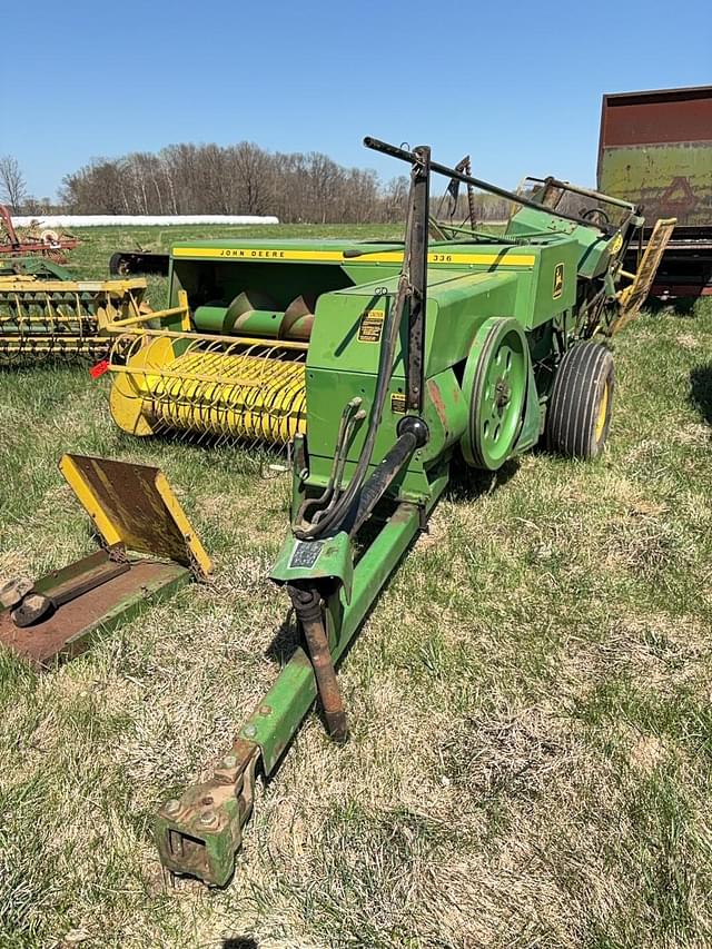 Image of John Deere 336 equipment image 4