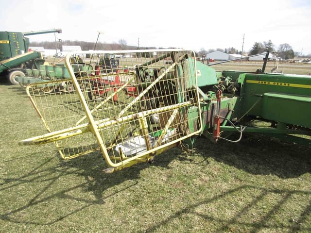 Image of John Deere 336 equipment image 4