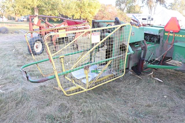 Image of John Deere 336 equipment image 4