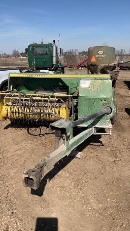 John Deere 336 Equipment Image0