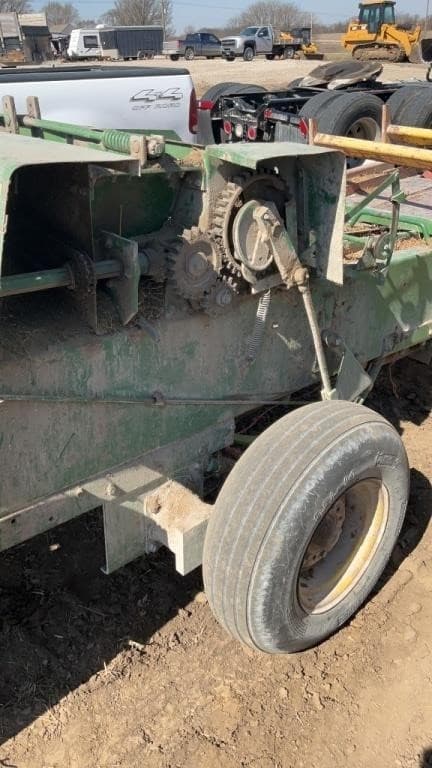 Image of John Deere 336 equipment image 4