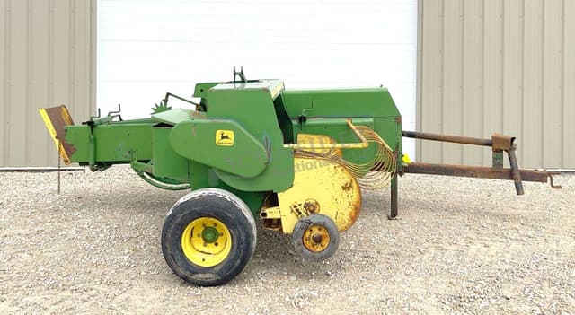 Image of John Deere 336 equipment image 2