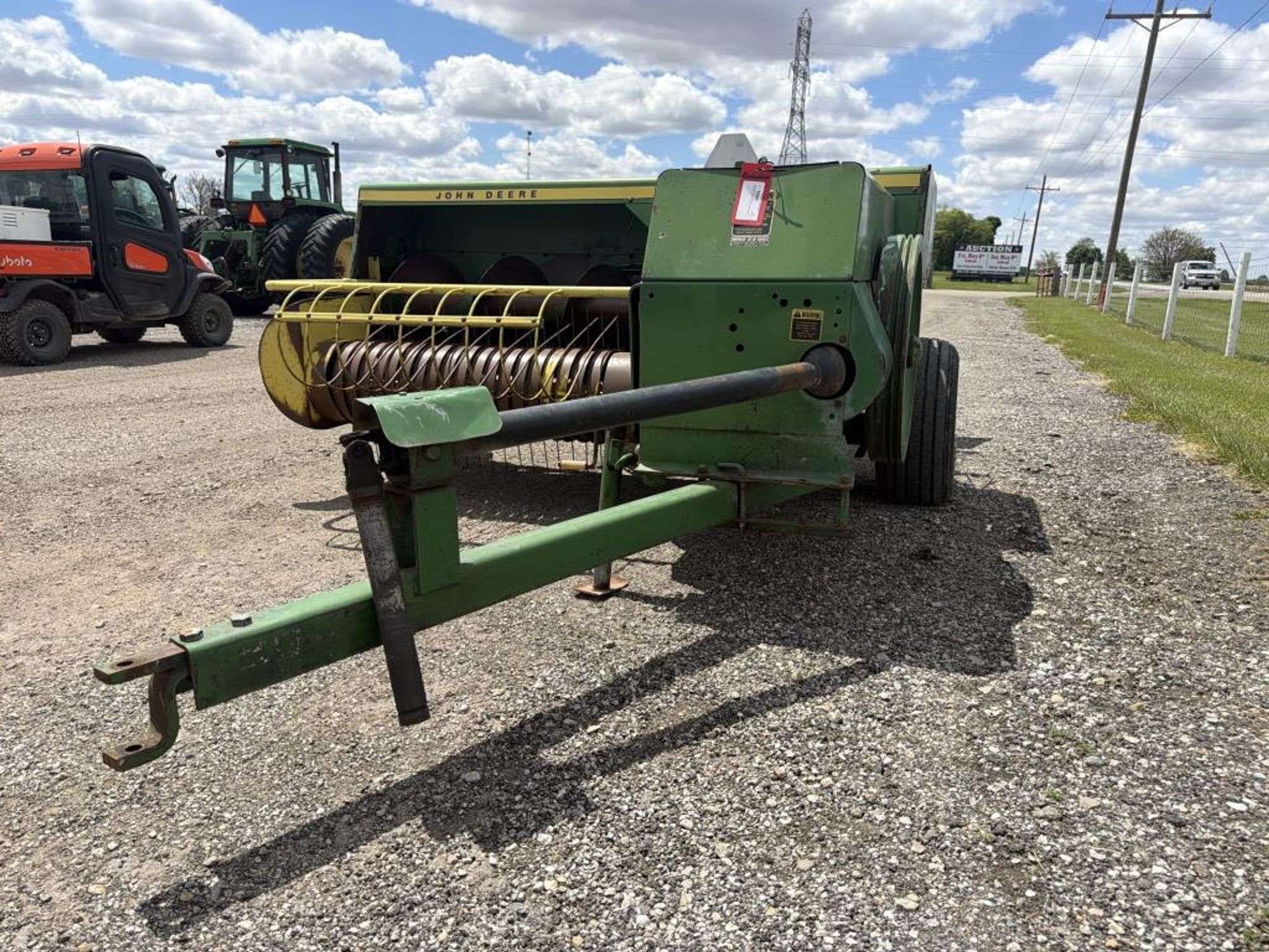 John Deere 336 Equipment Image0