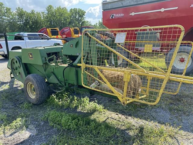 Image of John Deere 337 equipment image 3