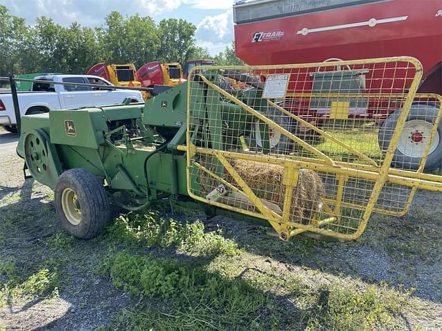 Image of John Deere 337 equipment image 3