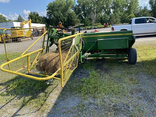 Image of John Deere 337 equipment image 4