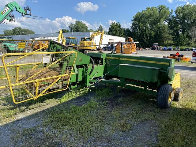 Image of John Deere 337 equipment image 2