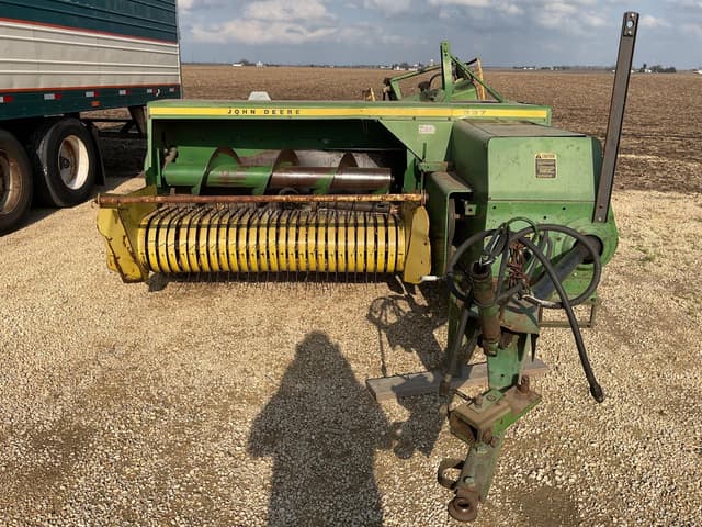 Image of John Deere 337 equipment image 2