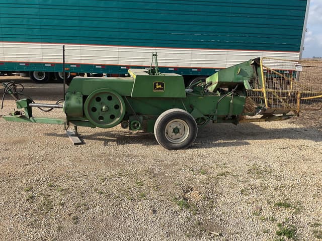 Image of John Deere 337 equipment image 3