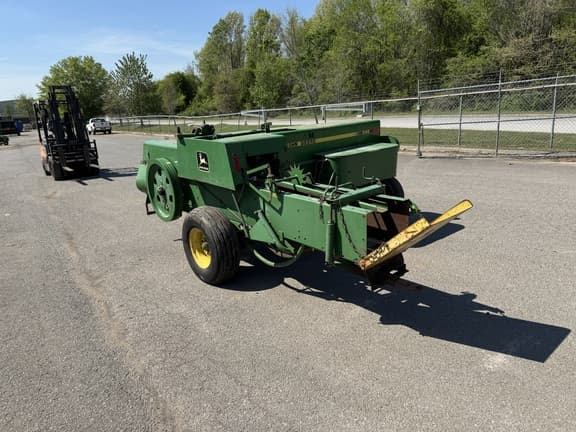 Image of John Deere 337 equipment image 4