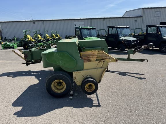 Image of John Deere 337 equipment image 1