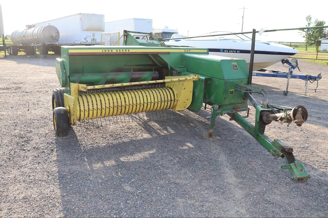 Image of John Deere 337 Primary image