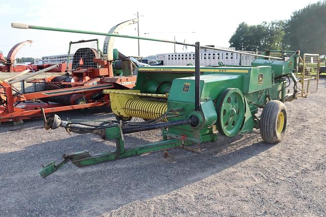 Image of John Deere 337 equipment image 2