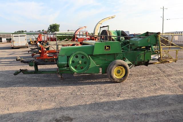 Image of John Deere 337 equipment image 3