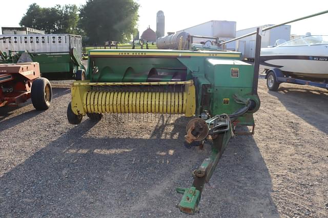 Image of John Deere 337 equipment image 1