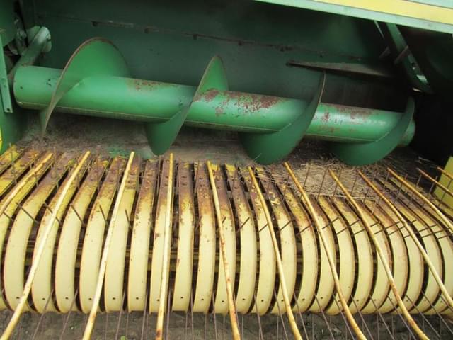 Image of John Deere 337 equipment image 3