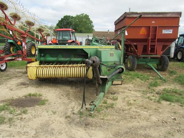 Image of John Deere 337 equipment image 1