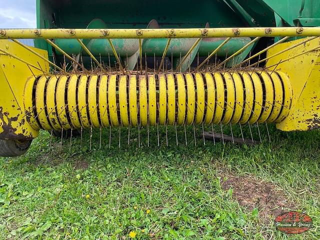 Image of John Deere 337 equipment image 4
