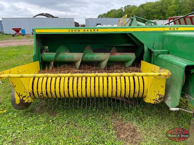 Image of John Deere 337 equipment image 1