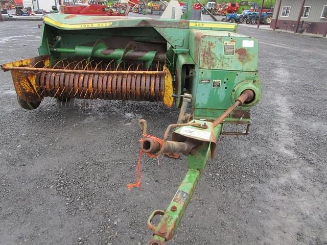 Image of John Deere 337 equipment image 1