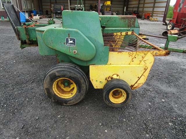 Image of John Deere 337 equipment image 4