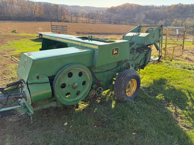 Image of John Deere 337 equipment image 4