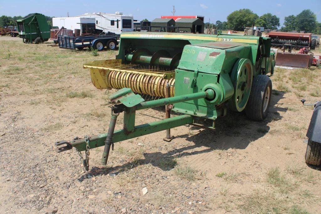 John Deere 337 Equipment Image0