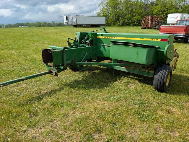 Image of John Deere 337 equipment image 4