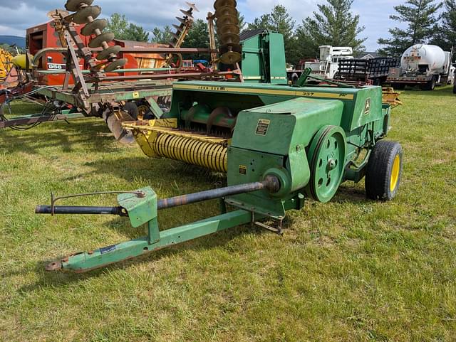 Image of John Deere 337 equipment image 2