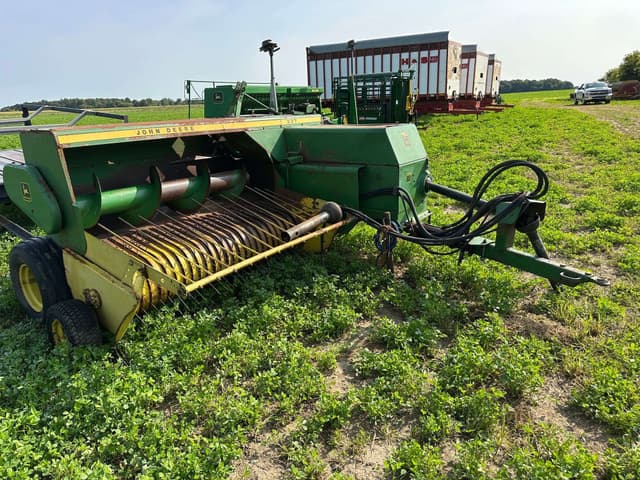 Image of John Deere 337 equipment image 1