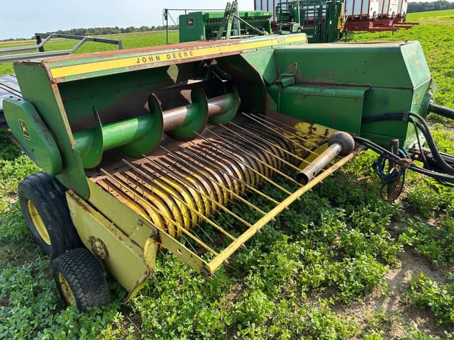 Image of John Deere 337 equipment image 2