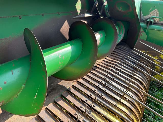 Image of John Deere 337 equipment image 3