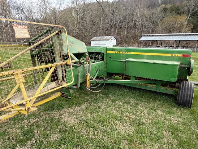 Image of John Deere 337 equipment image 4