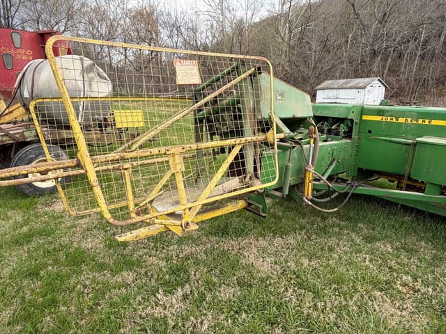 Image of John Deere 337 equipment image 3