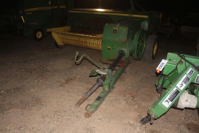 Image of John Deere 337 equipment image 3