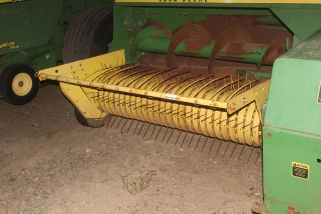 Image of John Deere 337 equipment image 4