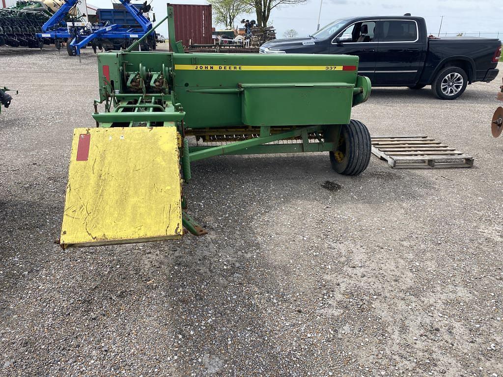 Image of John Deere 337 Image 1