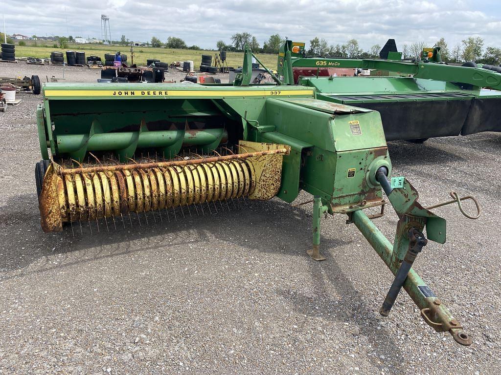 Image of John Deere 337 Image 0