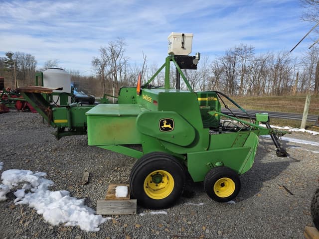 Image of John Deere 338 equipment image 3