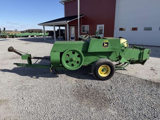 Image of John Deere 338 equipment image 2