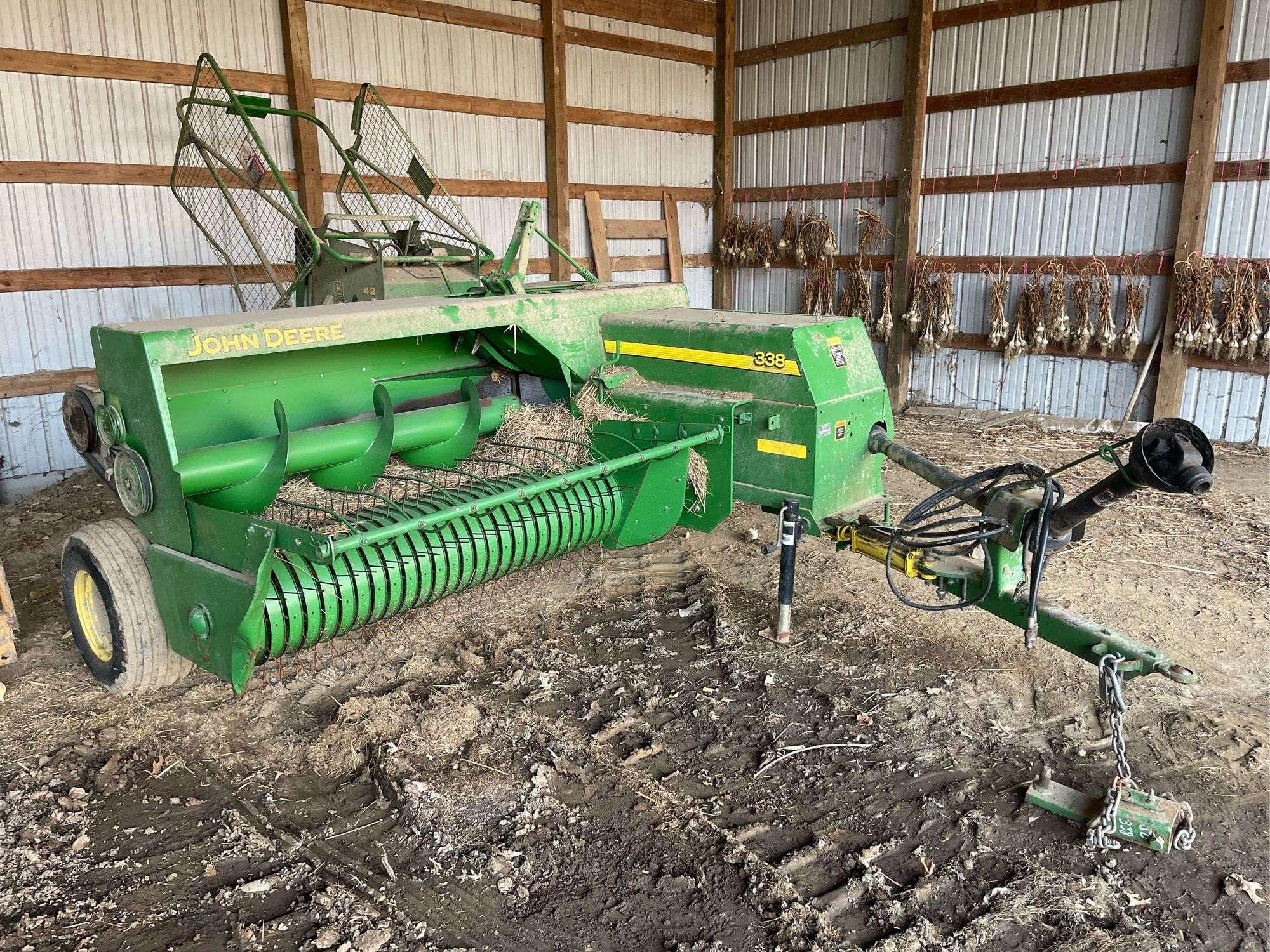 Main image John Deere 338