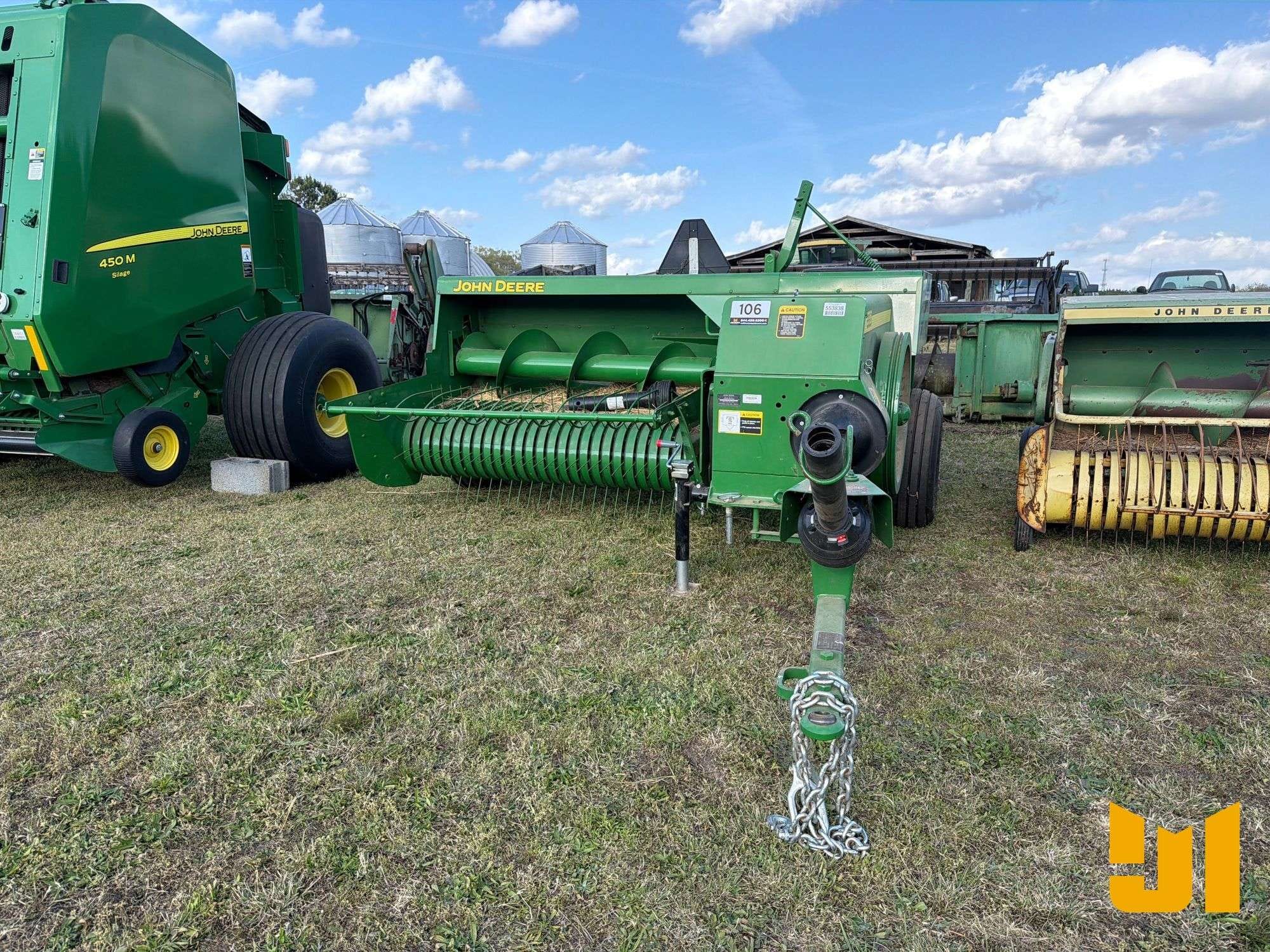 John Deere 338 Equipment Image0