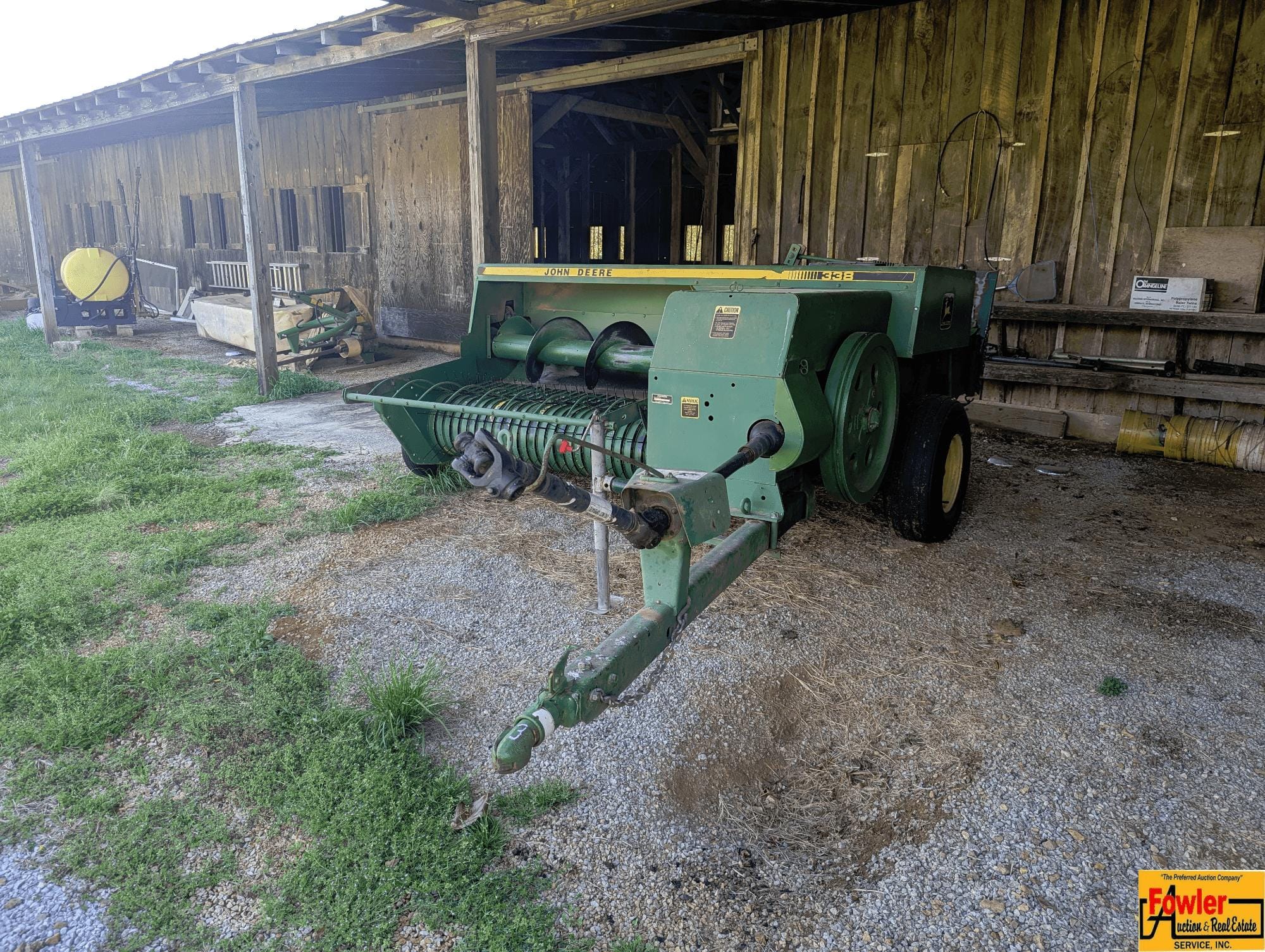 John Deere 338 Equipment Image0