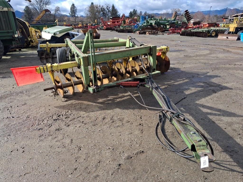 John Deere 340 Equipment Image0